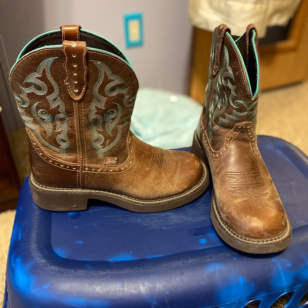 Women’s Justin Boots size 8.5